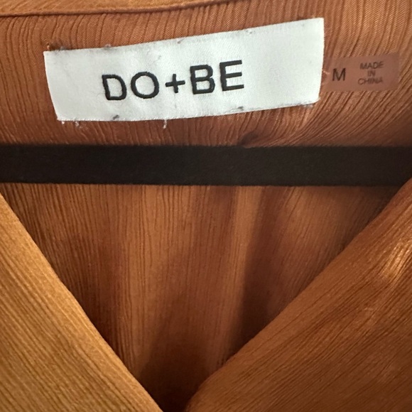 DO+BE Women's Gold Twist Front Top - Picture 6 of 7